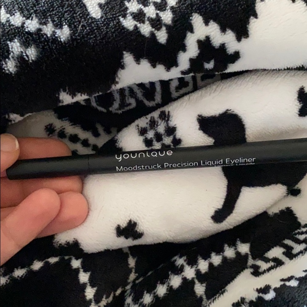 Younique eyeliner